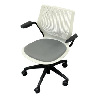 Knoll Multigeneration Light Task Chair For Sale