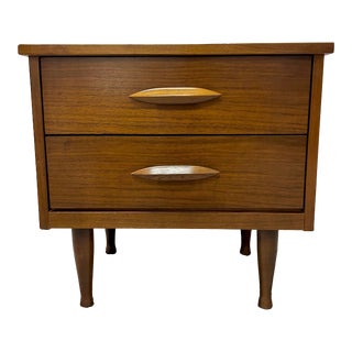 1960s Vintage Mid Mod Walnut Drawer Nightstand For Sale