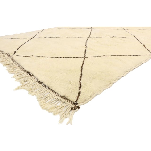 20763 Vintage Modern Style Beni Ourain Moroccan Rug, 07'00 x 09'07. The Shibui Reverie: An Organic Modern Beni Ourain...