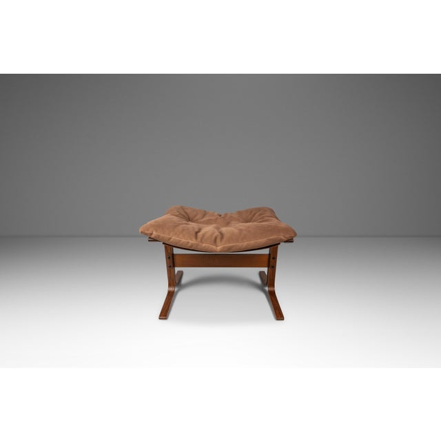 Mid-Century Scandinavian Modern High Back Siesta Lounge Chair & Ottoman Attributed to Igmar Relling for Westnofa, Norway, C. 1970's For Sale - Image 14 of 18