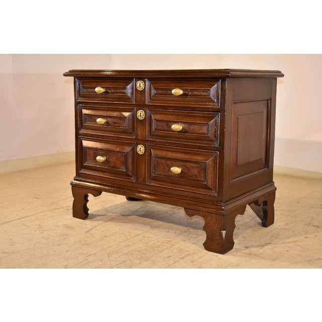 Early 18th Century English Oak Small Chest For Sale - Image 4 of 12