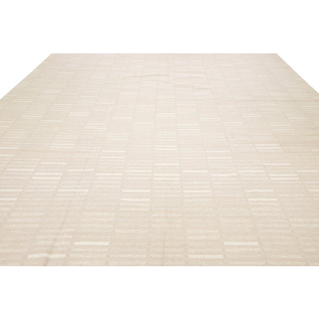 Modern Kilim Flatweave Wool Rug in Beige With Geometric Pattern For Sale In New York - Image 6 of 9