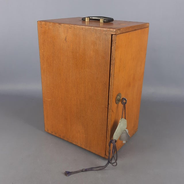 Laboratory Microscope Milo GC-3 N.171768 with Black Box and Accessories, 1930s, Set of 7 For Sale - Image 12 of 18