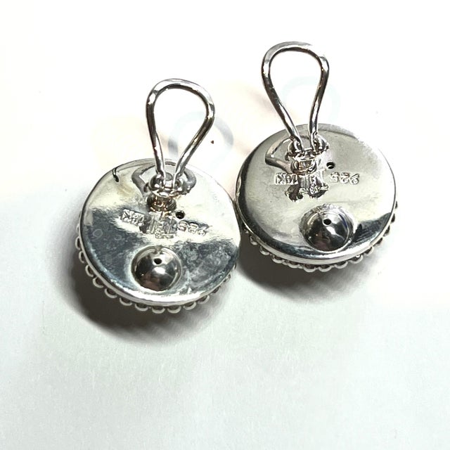 Indian 1990s Pair of John Hardy Estate Clip on Earrings Silver 18k Yellow Gold For Sale - Image 3 of 9
