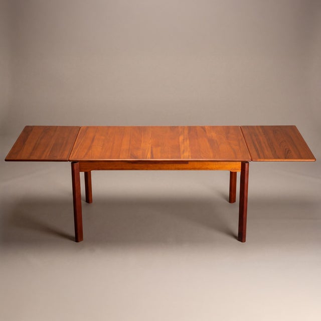Scandinavian Modern Danish Swedish Teak Extendable Dining Table For Sale In New York - Image 6 of 9