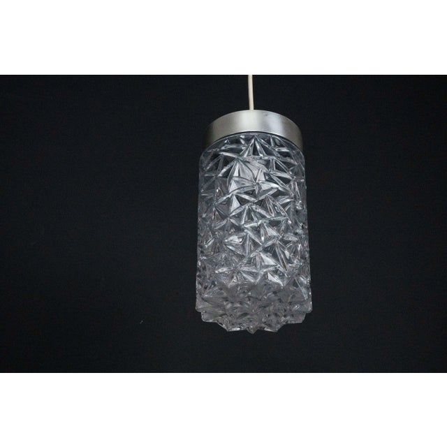 Mid-Century Modern Italian Pendant Lights in Glass and Polished Aluminum, 1970s, Set of 2 For Sale - Image 3 of 13