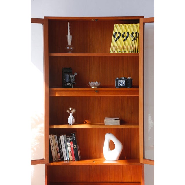 Brown Vintage Bookcase with Lighting by E. Gomme for G Plan, 1960s For Sale - Image 8 of 18