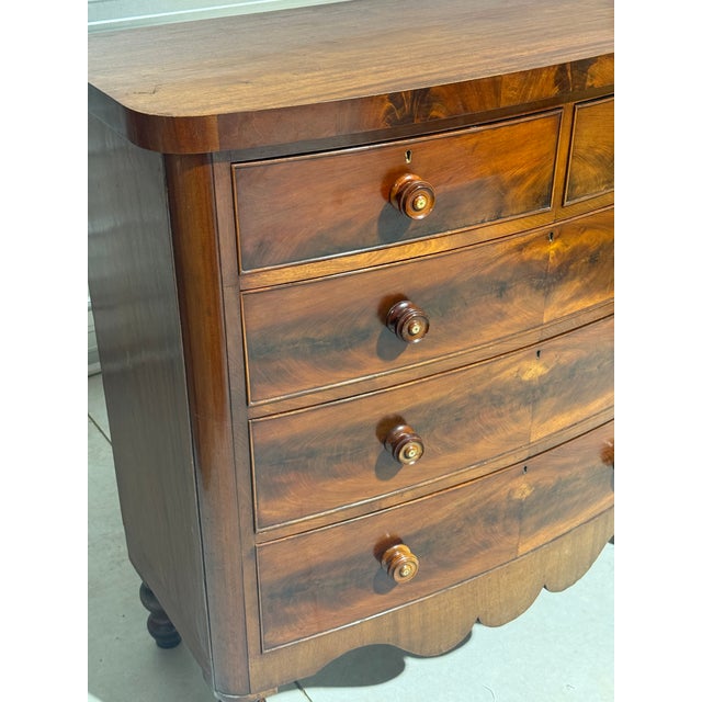 Late 19th Century Antique Mahogany Two Over Three Drawers - Bow Front Chest of Drawers From England For Sale - Image 5 of 18