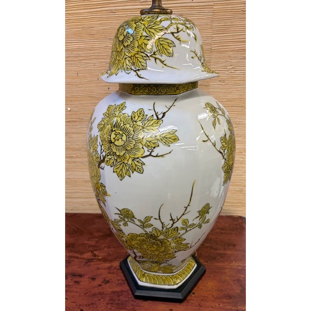 Mid Century Chinoiserie Porcelain Ginger Jar Lamp With Imari Design, Attributed to Marbro Lamp Company For Sale In New York - Image 6 of 8