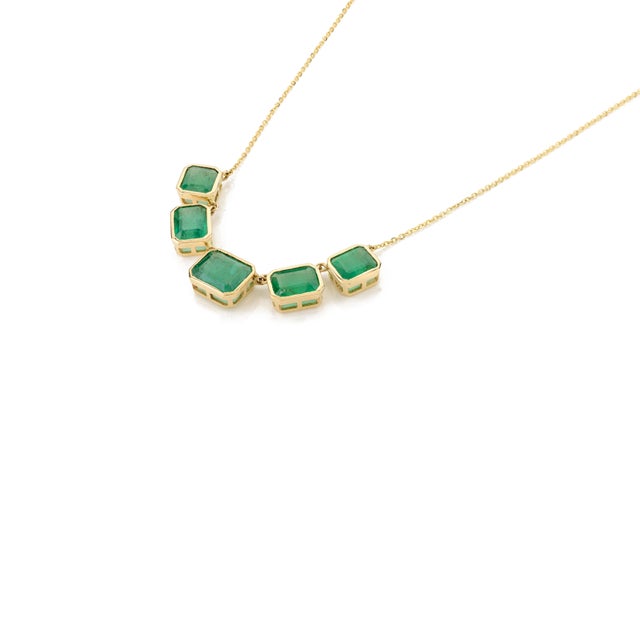 VR Jewels 18k Yellow Gold Bezel Set Emerald Gemstone Chain Necklace For Sale - Image 4 of 12