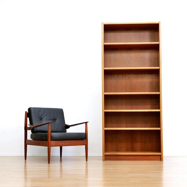 1970s Danish Modern Tall Teak Bookcase For Sale - Image 4 of 9