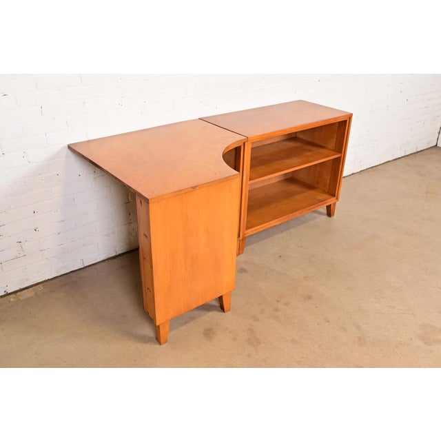 Leslie Diamond for Conant Ball Mid-Century Modern Solid Birch Two-Piece Corner Bookcase, 1950s For Sale In South Bend - Image 6 of 13