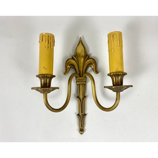Metal Wall Sconce in Bronze with Fleur-De-Lis Motif, France, 1930s For Sale - Image 7 of 7