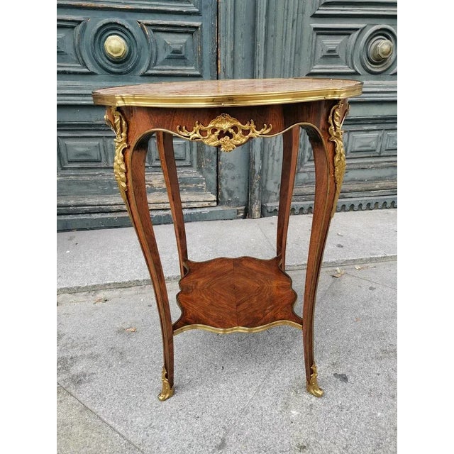 Beautiful gueridon of the end of the 19th century Very good condition Mesures: 60 cm diameter and 77 cm high. This piece...