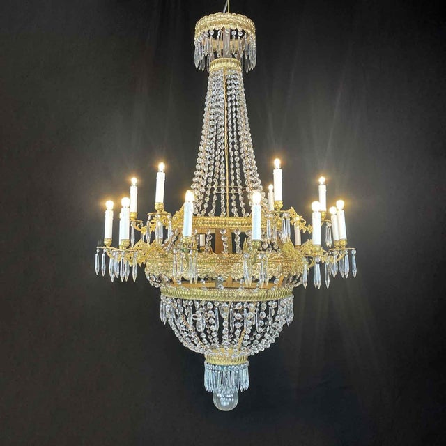 Large 18-light Empire chandelier from the late 18th century in crystal and gilded brass, in perfect condition. A rare and...