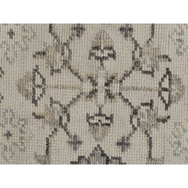 Classic Ivory Handwoven Rug 5'2 X 7'5 For Sale In New York - Image 6 of 8