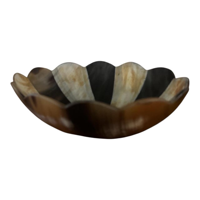 Beautiful patterned horn bowl, pristine condition