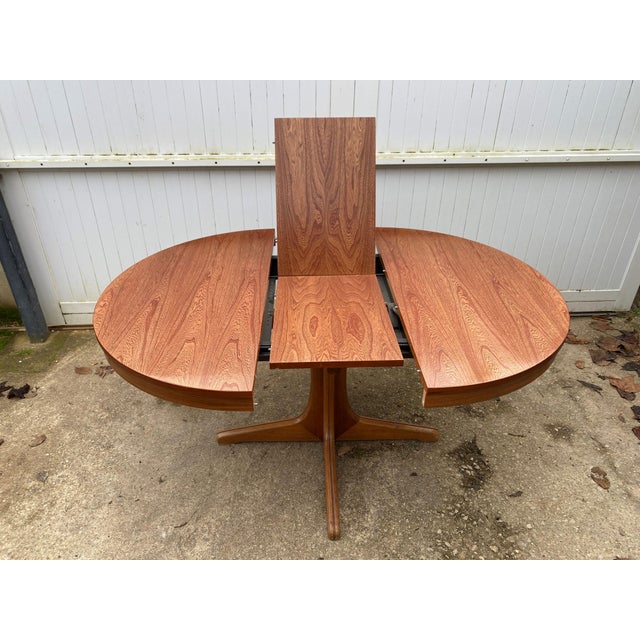 Scandinavian Round Extendable Table in Teak, 1970s For Sale - Image 3 of 18