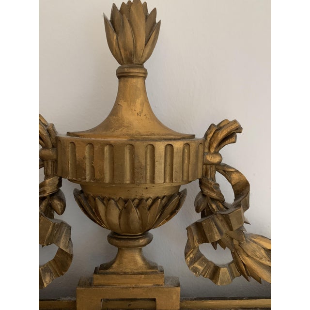 Traditional 19th Century French Gilded Mirror with Urn Decoration, 1870 For Sale - Image 3 of 9