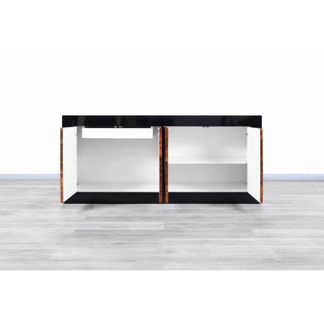 1970s Mid-Century Modern Burl Wood and Black Lacquered Credenza by Directional, 1970s For Sale - Image 5 of 10