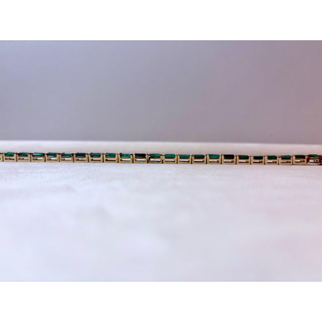 Green 24 Carat Natural Emerald Tennis Bracelet, 14 Karat Yellow Gold, 17.5gm, 7 Inch For Sale - Image 8 of 8