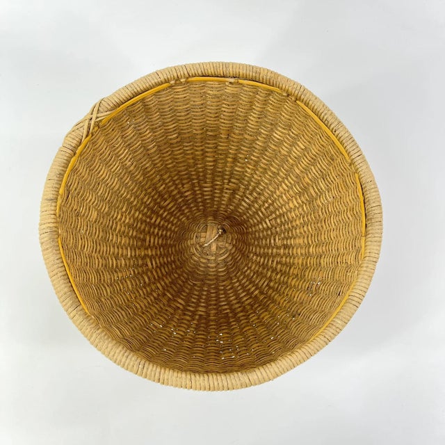 African Early 20th Century Old Ndebele Basket MATTER COLLECTION For Sale - Image 3 of 9