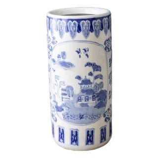 Blue Willow Chinoiserie Ceramic Umbrella Stand For Sale