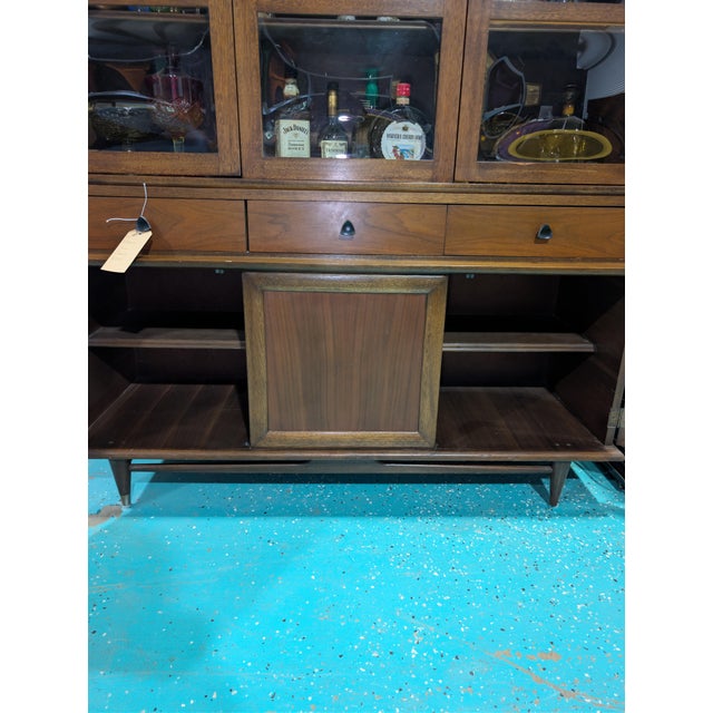 Mid-Century Modern Mid Century Display Cabinet For Sale - Image 3 of 3