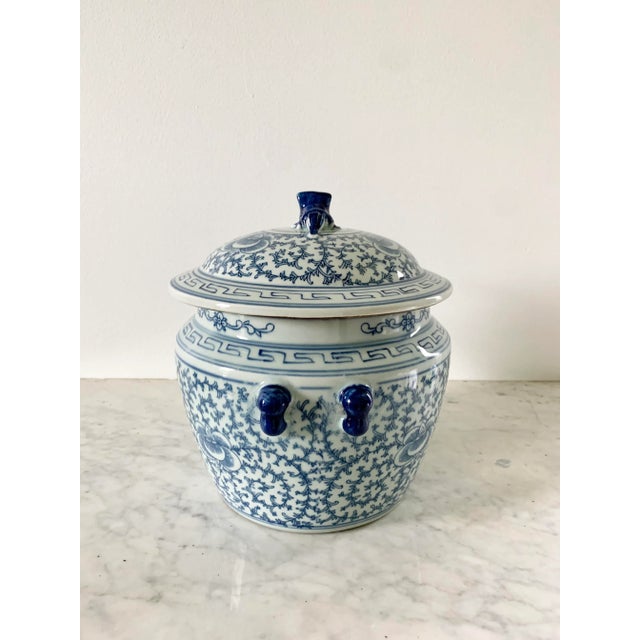 Blue Chinese Blue and White Porcelain Covered Jars With Foo Dog Finials, Pair For Sale - Image 8 of 13
