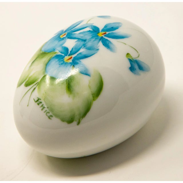 Mid 20th Century Mid 20th Century Ceramic Eggs with Floral Motif- Set of 2 For Sale - Image 5 of 13