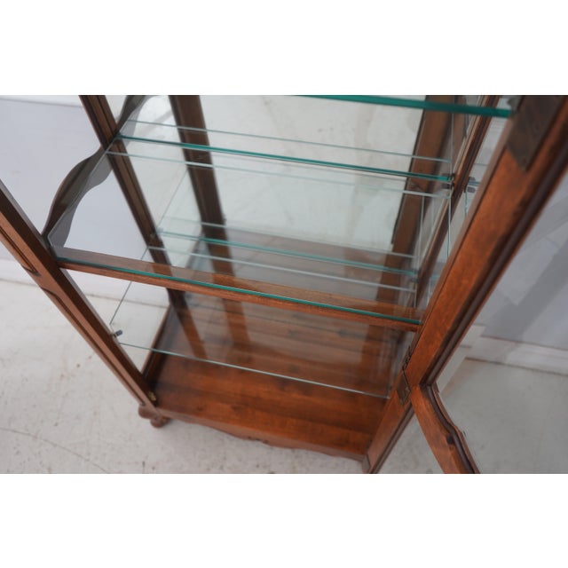 1980s Ethan Allen French Country Birch Curio Display Cabinet For Sale In Philadelphia - Image 6 of 17