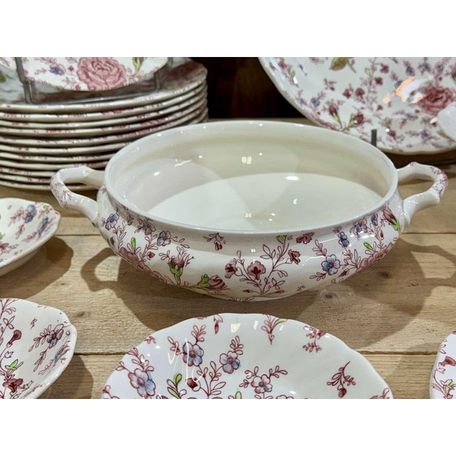 English Porcelain Dinner Service with Rose Chintz Pattern from Johnson Bros., Set of 47 For Sale - Image 15 of 17