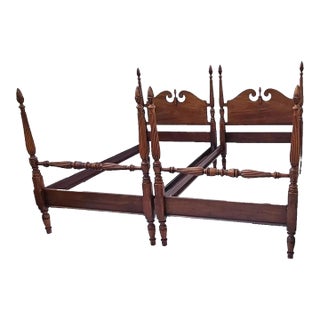 Vintage 1940s Pair of Dixie Mahogany Four Poster Beds – Fluted Design & Timeless For Sale
