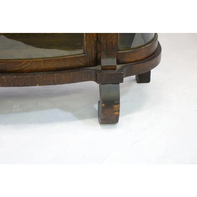 Early 20th Century Early 20th Century Antique French Style Corio Cabinet With Curved Glass For Sale - Image 5 of 13