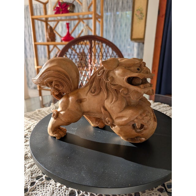 Late 20th Century Vintage Hand-Carved Foo Dog Sculpture – Asian Guardian Lion – Dual Sphere Symbol For Sale - Image 5 of 6