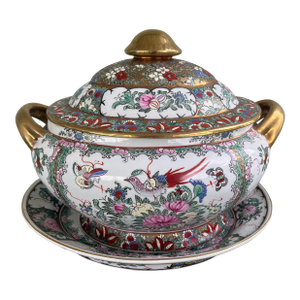 1970s Gilt Chinoiserie Pink Family Rose Oval Ceramic Lidded Tureen and Underplate
