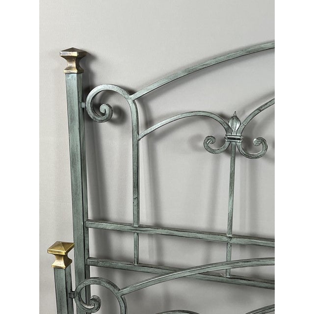 Elegant lacquered metal bed, dating from the 20th century. The frame features beautiful curved lines and openwork...