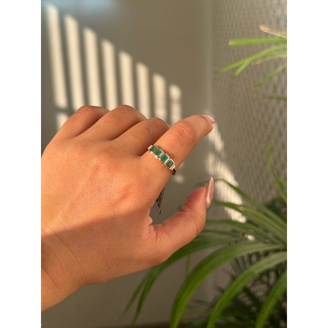 Modern 1 Carat Emerald Bezel-Set Band Ring Size 8 With Diamond Accents in 14k Gold For Sale - Image 3 of 16