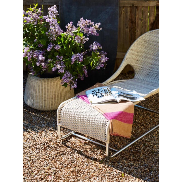 Modern Cabo Chaise, White For Sale - Image 3 of 3
