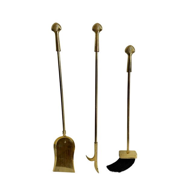 Vintage solid brass fireplace tool circa 1980's features elegant scallop shell finials. set fully functional for everyday...