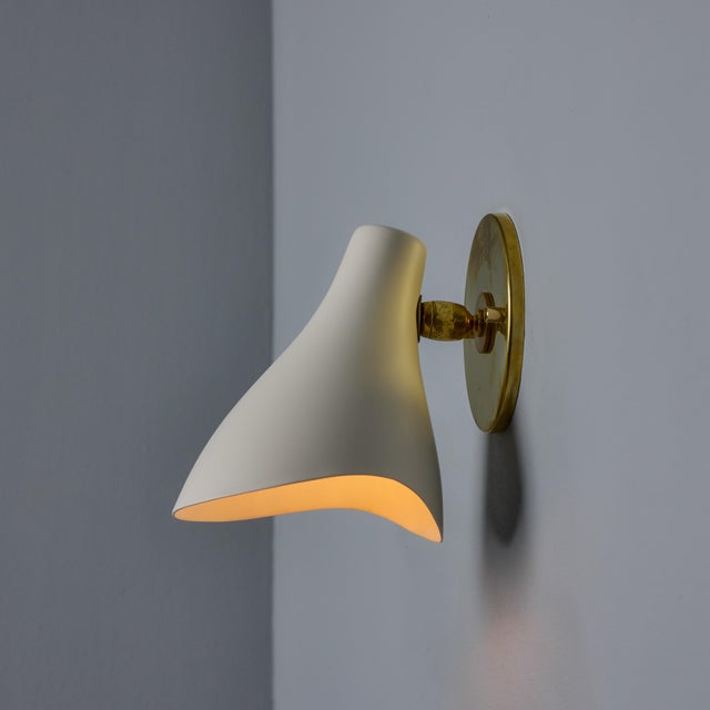 Mid-Century Modern 1950s Gino Sarfatti Model #10 Sconce for Arteluce in White For Sale - Image 3 of 12