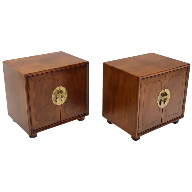 Mid-Century Modern Two Doors Nightstands by Henredon - a Pair For Sale