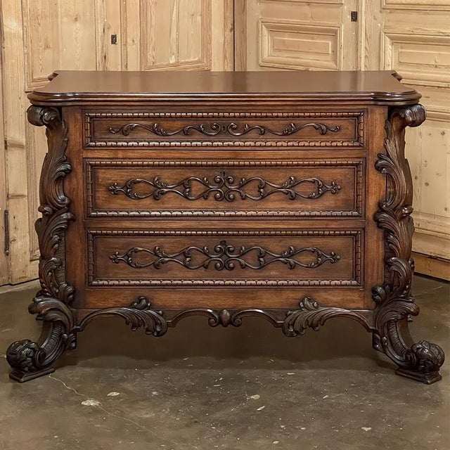 Rococo 19th Century Italian Walnut Rococo Commode For Sale - Image 3 of 13