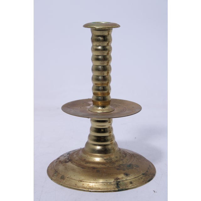 1960s Pair of Virginia Metalcrafters Brass Colonial Williamsburg Candlesticks For Sale - Image 5 of 13