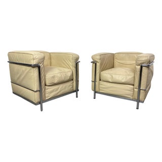 White Leather LC2 Club Chairs attributed to Le Corbusier for Cassina, 1970s, Set of 2 For Sale