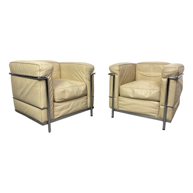 White Leather LC2 Club Chairs attributed to Le Corbusier for Cassina, 1970s, Set of 2 For Sale