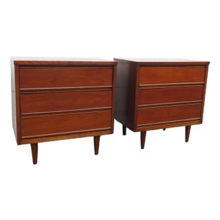 Dixie Mid Century Modern Nightstands Side End Bedside Tables a Pair 5815 For Sale