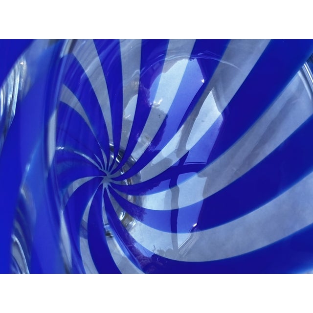 Vintage Johnathon Schmuck Signed Cobalt Blue Swirl Art Glass 94 Lid For Sale - Image 4 of 14