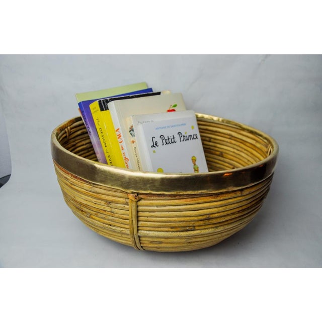 Very beautiful and large rattan and brass basket made in italy in the 1970s. Round shape, mid-century modern style, it is...