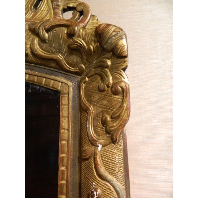 Italian Italian Gilt Gesso Mirror Adorned With a Rocaille Crest, 18th Century For Sale - Image 3 of 8